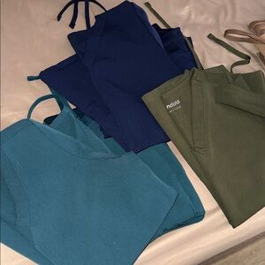 Set of 4 scrubs - Tops and Bottoms